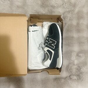 Brand new New Balance Women’s 574 Core Shoes Size 7 Black